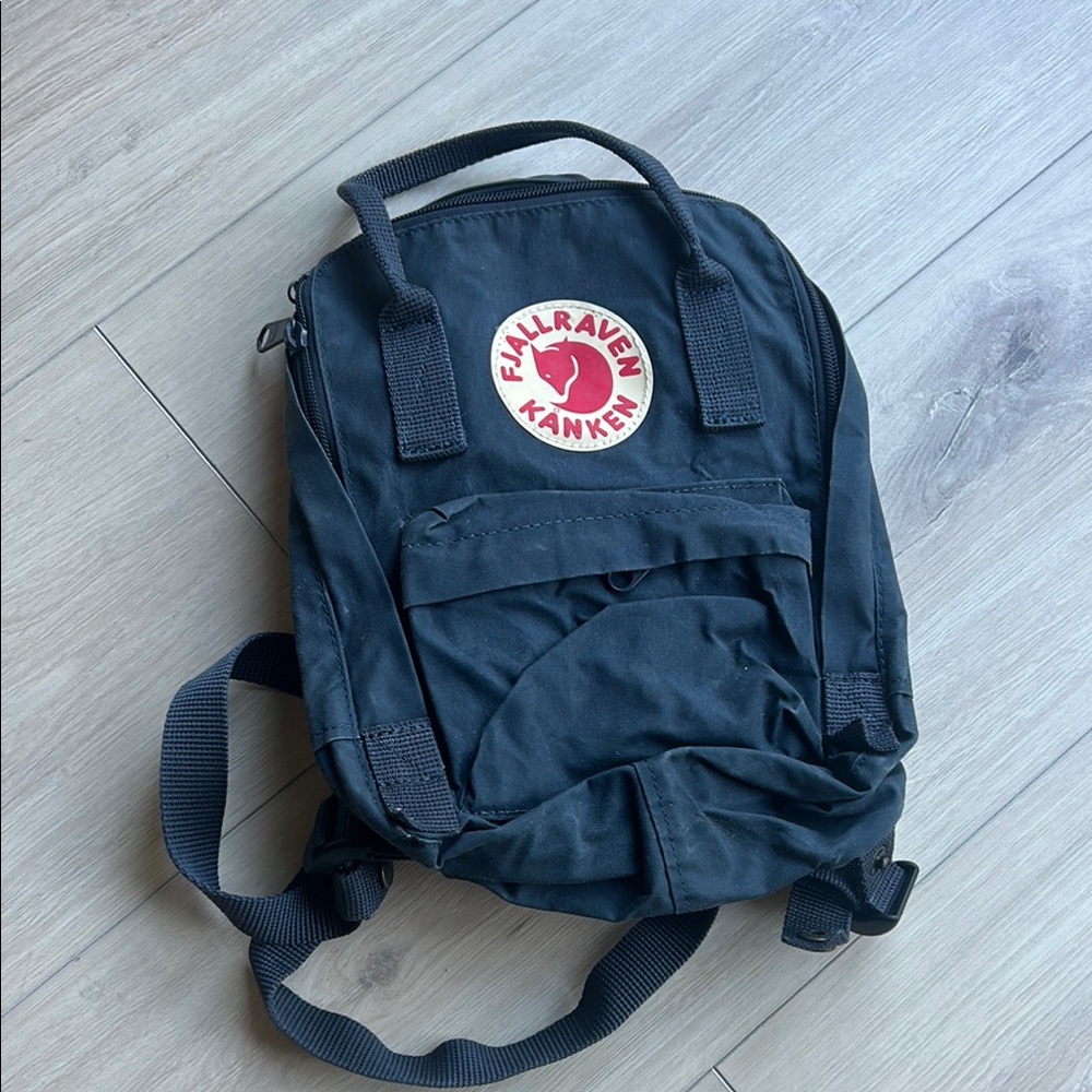 Fjallraven Kånken Dark Gray Backpack